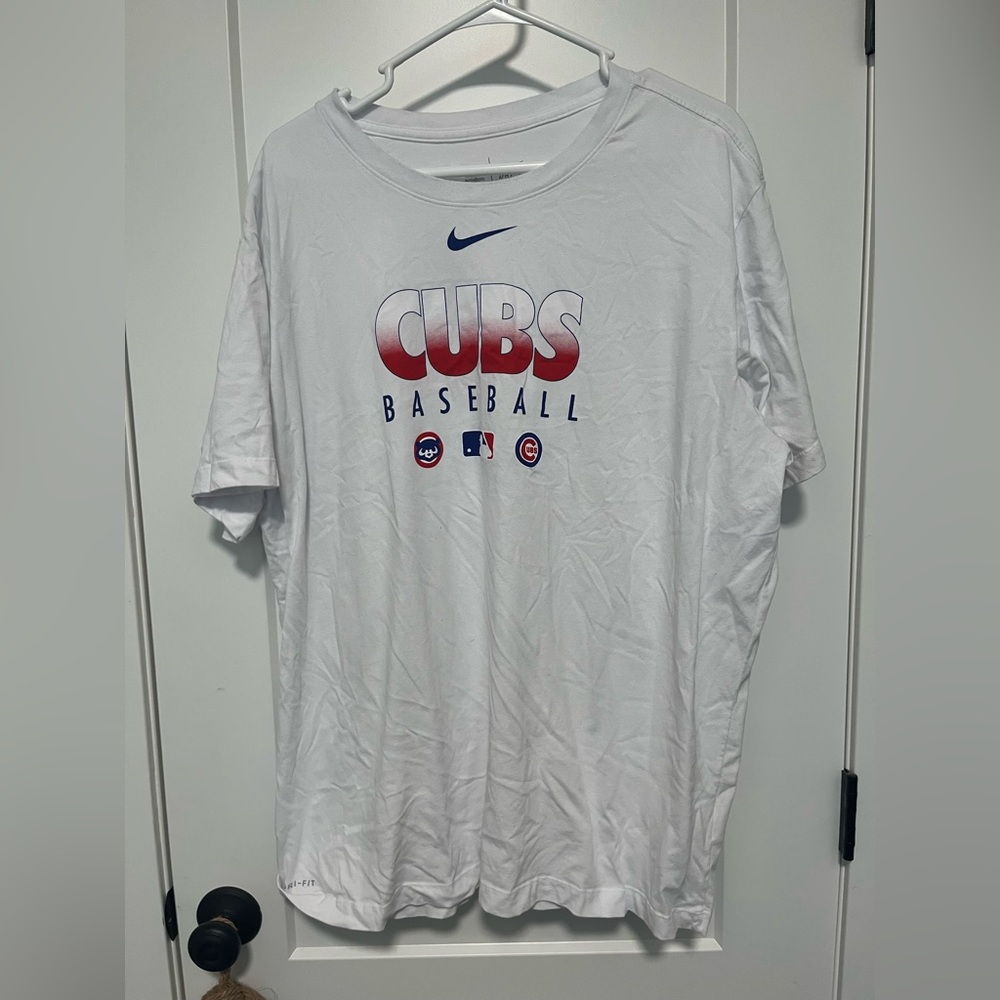 Nike Chicago cubs baseball T-shirt dri-fit XXL CUBBIES. Smoke free home.